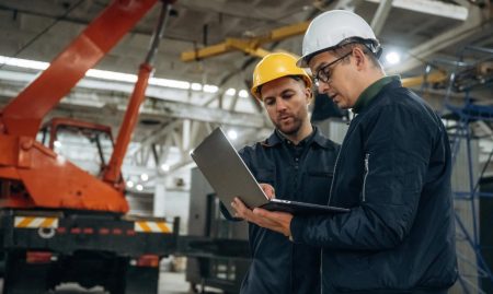 El Efecto Dominó: ¿Cómo responden los proveedores Tier 1 ante los recortes de las armadoras en 2026?